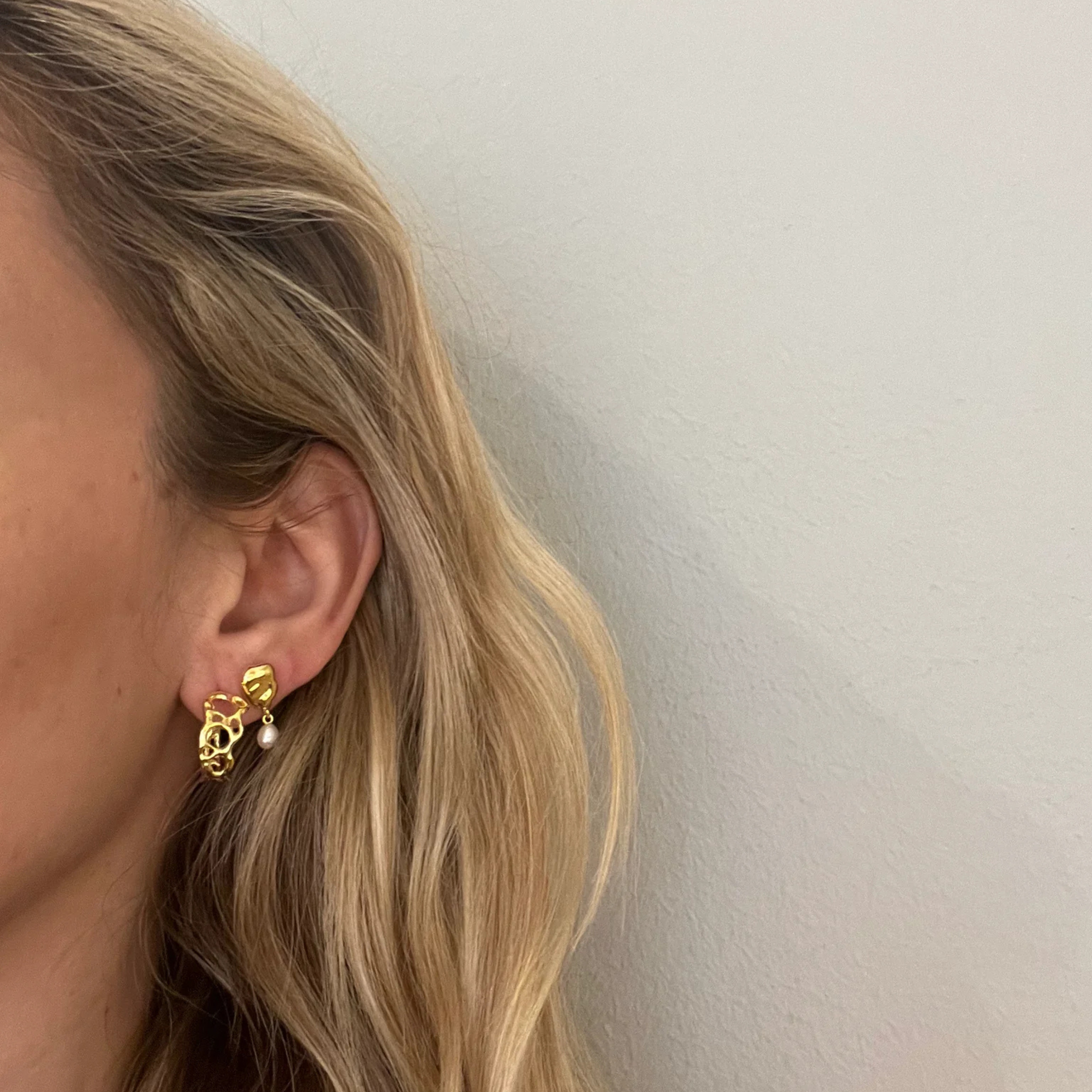 Drippy Earstud with Pearl Pendant